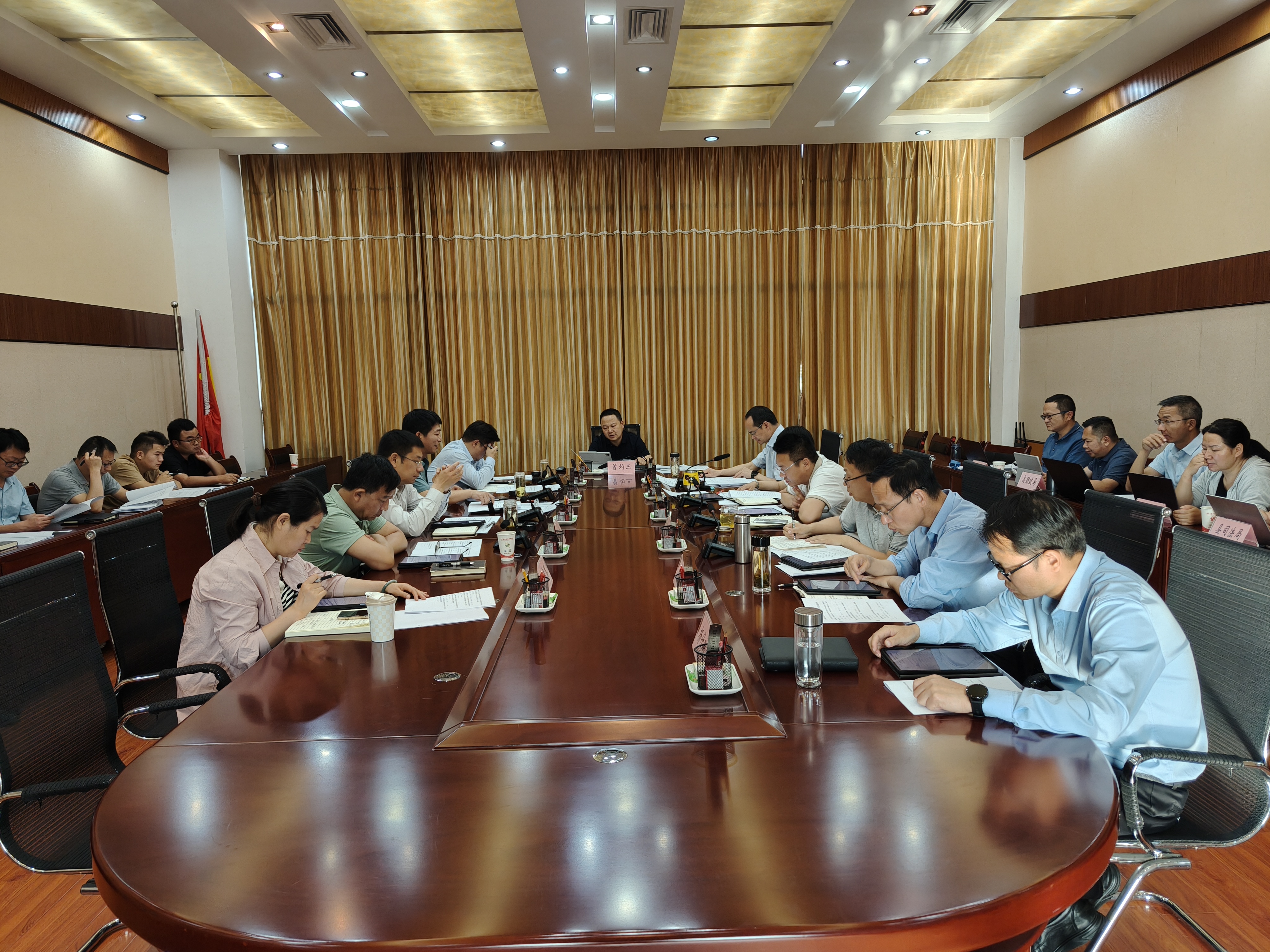 十八届党组会.jpg